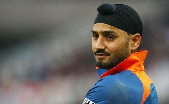 ICC T20 WC: 'हमें वॉकओवर दे दो' भारत-पाक टी-20 मैच से पहले हरभजन ने शोएब अख्तर से कही यह बात