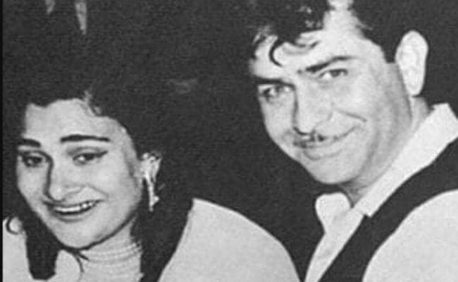 सफेद साड़ी में कृष्‍णा को देखते ही रह गये थे राज कपूर, ऐसे हुई थी पहली मुलाकात