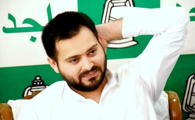 तेजस्वी यादव के ट्वीट ने बढ़ायी राजनीतिक सरगर्मी, उठाये कई सवाल, पूछा- कौन है वो ''पटना वाला सर''?