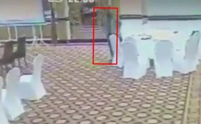 कुवैती अतिथि का बटुआ चोरी का वीडियो सामने आने के बाद आरोपी पाक नौकरशाह निलंबित