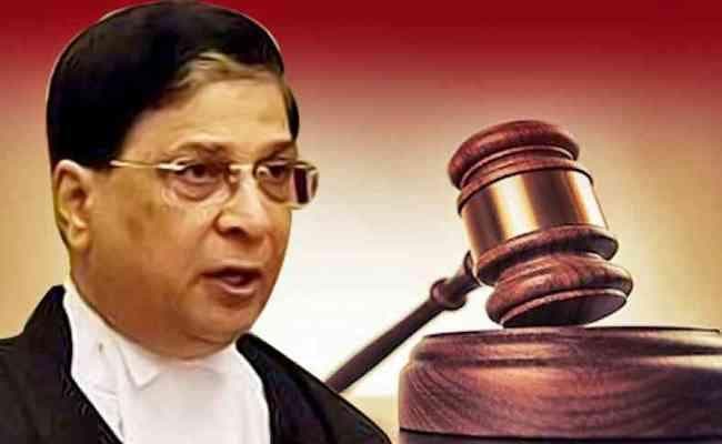 CJ दीपक मिश्रा ने अंतिम बार संभाली शीर्ष अदालत की कमान, भावुक वकील ने गाया गाना, तो रोका