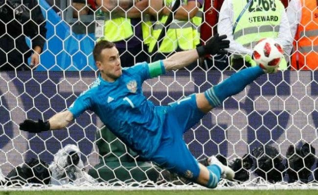 दिग्गज फुटबॉलर अकीनफीव ने अंतरराष्ट्रीय फुटबॉल से संन्यास लिया