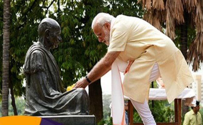 राष्ट्रपति, उपराष्ट्रपति, प्रधानमंत्री ने बापू और लाल बहादुर शास्त्री को श्रद्धांजलि दी