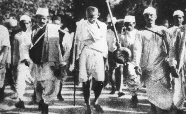 दंगे की आग में जलते नोआखाली को शांत करने के लिए चार महीने तक खाली पैर गांव-गांव घूमे थे महात्मा गांधी