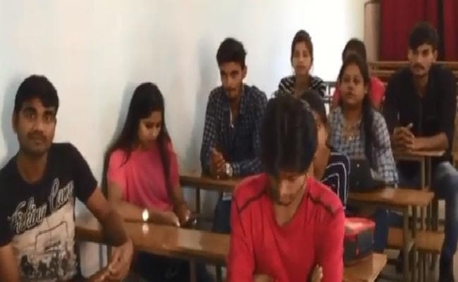 क्या है युवाओं की राय, आज के दौर में कितने प्रासंगिक हैं गांधी के विचार