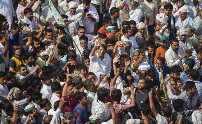 सरकारी आश्वासन मंजूर नहीं, किसानों ने दिल्ली-उप्र सीमा पर जमाया डेरा