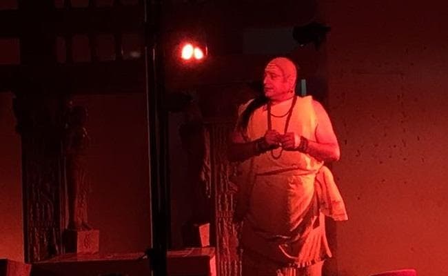 रांची के रिम्स ऑडिटोरियम में जीवंत हुए चाणक्य कहा, "राष्ट्र से अधिक महत्व की कोई नीति नहीं होती"