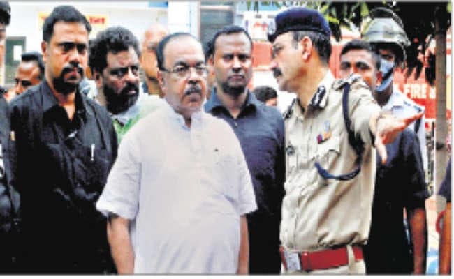 जायजा लेने मौके पर पहुंचे दमकल मंत्री व नेता