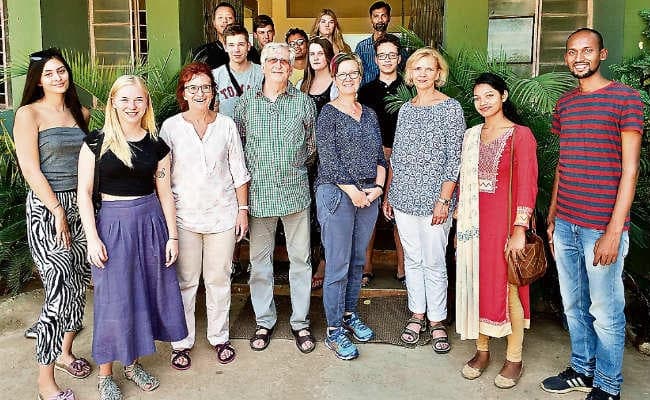 रांची : जर्मनी के युवाओं ने वेल्डिंग, फिटिंग व रंग रोगन के काम में हाथ बंटाया