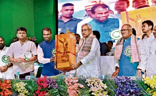 पटना : सम्मेलन में जदयू ने दिखायी ताकत, सीएम की मौजूदगी में एसकेएम हॉल में हुआ दलित-महादलित सम्मेलन