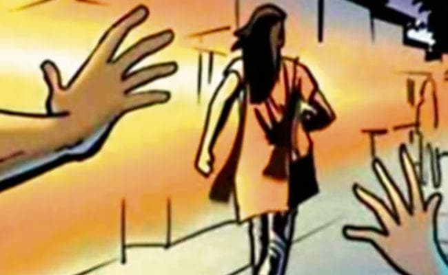 पटना : ....जब बहादुर छात्रा ने मनचलों को चप्पल से पीटा और मचा दिया शोर