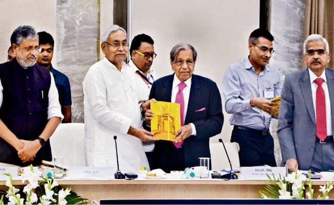 विशेष राज्य का दर्जा देना वित्त आयोग के हाथ में नहीं