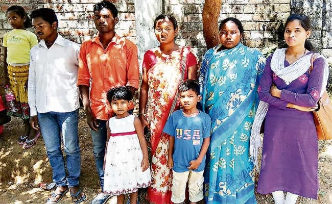 खूंटी : टेंपो पलटने से एक ही परिवार के तीन लोगों की मौत, एक घायल