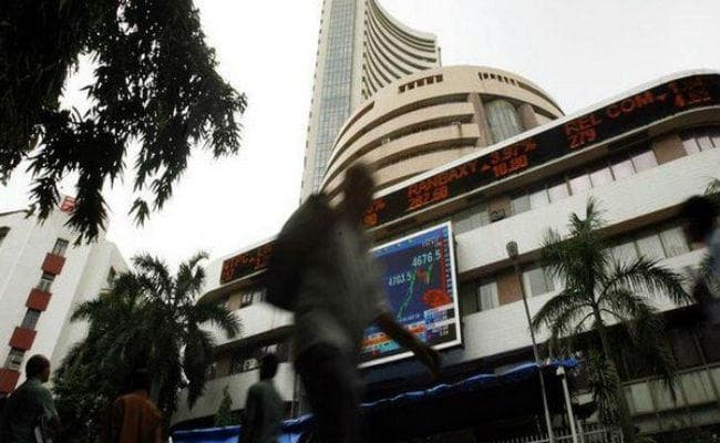 शेयर बाजार धड़ाम: शुरूआती कारोबार में 600 अंक गिरा सेंसेक्स, रुपये में भी रिकार्ड गिरावट