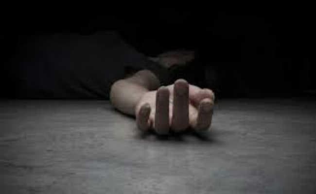 औरंगाबाद: मां के साथ सो रही युवती का शव सुबह घर से एक किलोमीटर दूर मिला, जानें क्या है मामला…