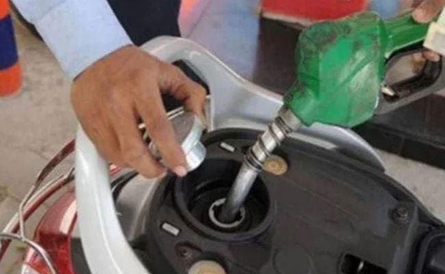 राज्यों के पास 4.60 रुपये पेट्रोल पर और 3.30 रुपये डीजल पर घटाने की है गुंजाइश