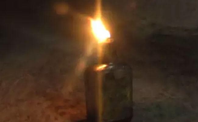 चाईबासा : पूर्व सीएम मधु कोड़ा की ससुराल में  दो माह से बिजली नहीं, ग्रामीणों में आक्रोश