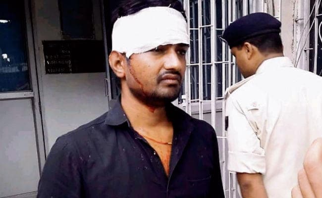 पटना : बिना हेलमेट बाइक चला रहे छात्र का सिपाही ने सिर फोड़ा