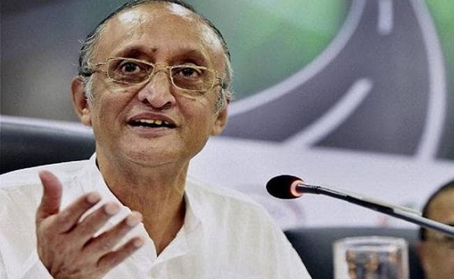 ममता कैबिनेट में फेरबदल, वित्त मंत्री अमित मित्रा को आइटी विभाग का भी प्रभार सौंपा