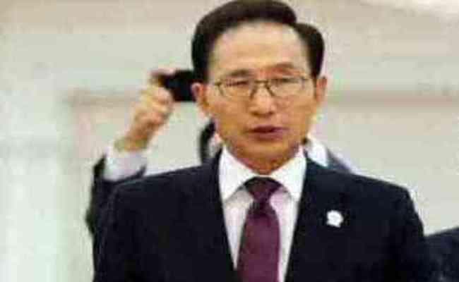 द कोरिया के पूर्व राष्ट्रपति ली म्यूंग बाक को रिश्वतखोरी व भ्रष्टाचार के मामले में 15 साल की जेल