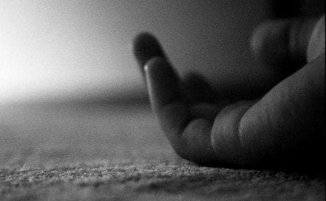 रिटायर्ड जज ने पत्नी सहित ट्रेन के आगे कूदकर जान दी