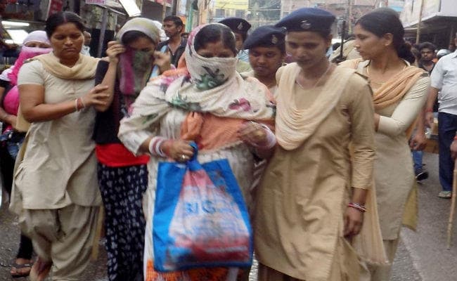 सेक्स रैकेट का भंडाफोड़, आपत्तिजनक स्थिति में चार पकड़े गये