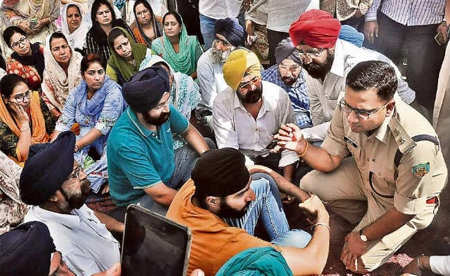 रांची : चावल व्यवसायी की हत्या के विरोध में सड़क पर उतरे लोग, घंटों जाम, सीएम ने कहा, 72 घंटे में अपराधी होंगे गिरफ्तार