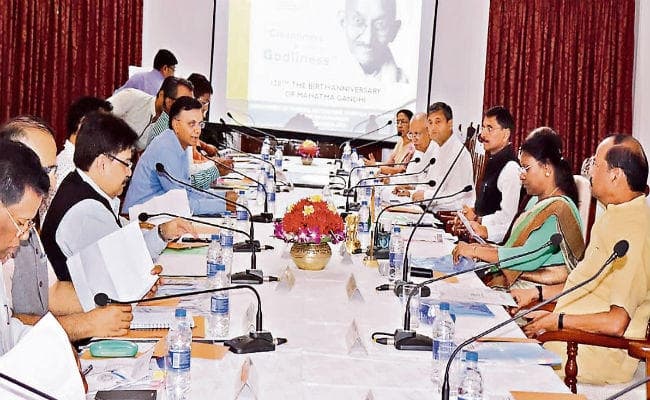 गांधीजी के विचार और दर्शन को नयी पीढ़ी तक पहुंचाएं