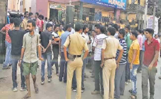 नर्सिंग होम में मरीज की मौत के बाद हंगामा, चिकित्सक पर लापरवाही का आरोप, नर्सिंग होम प्रबंधन के खिलाफ प्राथमिकी दर्ज