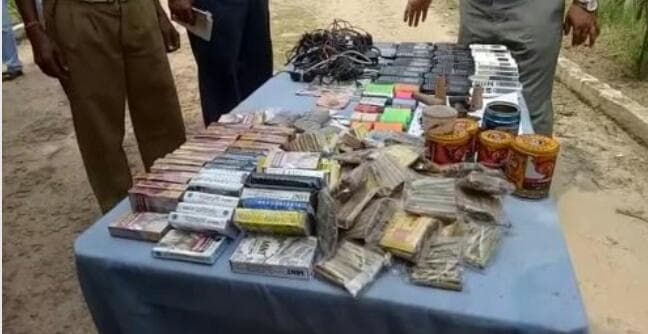 राज्य की जेलों में हुई एक साथ छापेमारी, 32 मोबाइल, गांजा, 10 चाकू और नकद बरामद