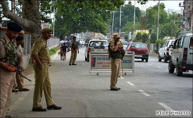 जम्मू कश्मीर में कड़ी सुरक्षा के बीच निकाय चुनाव के लिए मतदान जारी