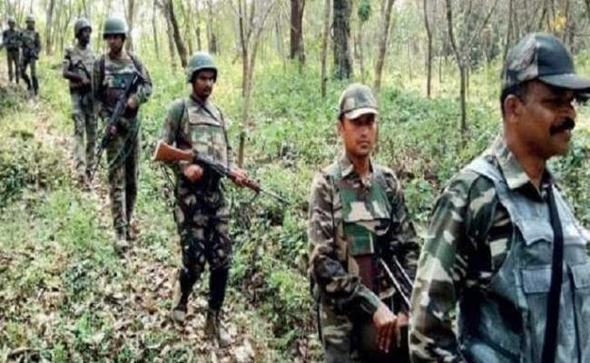 छत्तीसगढ़ : दो महिला समेत 16 नक्सली सुकमा से गिरफ्तार