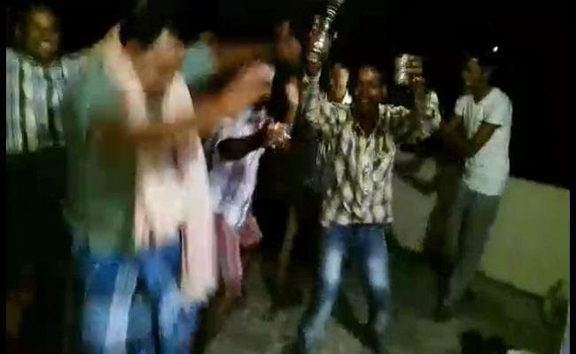 बर्थ डे पार्टी में नागिन डांस के साथ छलका जाम, वीडियो वायरल होने के बाद तीन गिरफ्तार