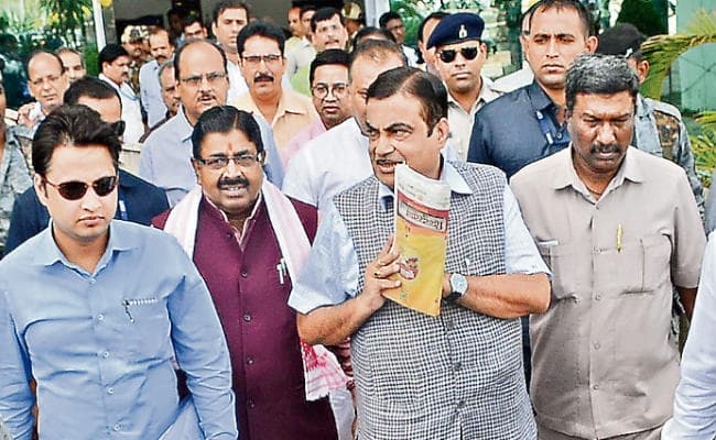 रांची : भाजपा कार्यालय में नेताओं व कार्यकर्ताओं से मिले केंद्रीय मंत्री, मंत्री नितिन गडकरी कहा, जनता हमारे साथ है