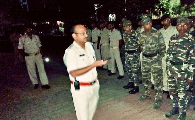 जेलों में कैदी ठोक रहे खैनी, खेल रहे ताश व पी रहे बीड़ी, छापेमारी, जानें कहां से क्या मिला