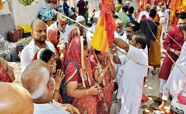 गया : 17 दिवसीय पितृपक्ष मेला महासंगम का हुआ समापन, तीन लाख श्रद्धालुओं ने किया पिंडदान