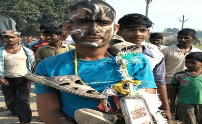 समस्तीपुर : नशे में घर में घुस कर की बेटी से छेड़खानी, लोगों ने सिर मुड़ा कर घुमाया