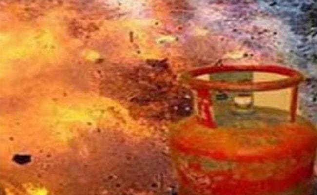 गैस सिलिंडर में रिसाव से लगी आग, तीन बहनों की गयी जान