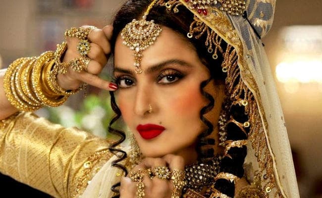 नशीली आंखों की मलिका रेखा का जन्‍मदिन आज, जानें ये खास बातें...