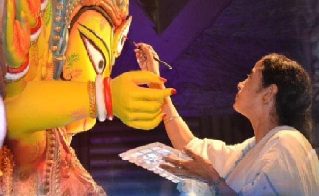 दुर्गापूजा समितियों को 10-10 हजार रुपये देने के बंगाल सरकार के फैसले पर पर नहीं लगेगी रोक, HC ने हस्तक्षेप से इनकार किया