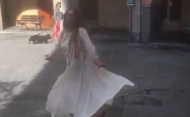 जानें, किस गाने पर इटली में जमकर नाचीं अक्षय कुमार की सास डिंपल कपाड़िया