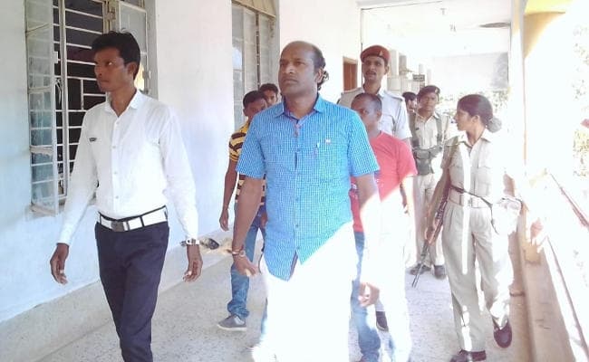 Gumla : बेटी के साथ करता था गंदा काम, कोर्ट ने सुनायी उम्रकैद की सजा