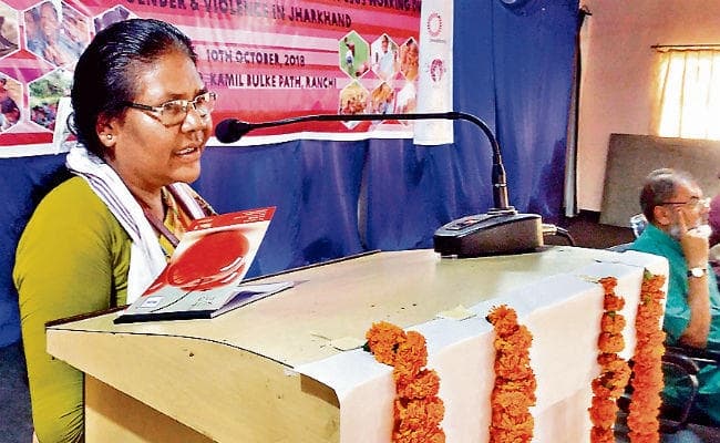 रांची : विकास की जितनी बातें हो रही हैं, उतनी ही बढ़ रही महिलाओं के खिलाफ हिंसा : दयामनी