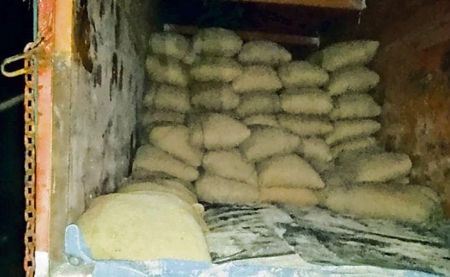 छापेमारी : योजना का चावल जब्त नौ धराये, गोदाम सील