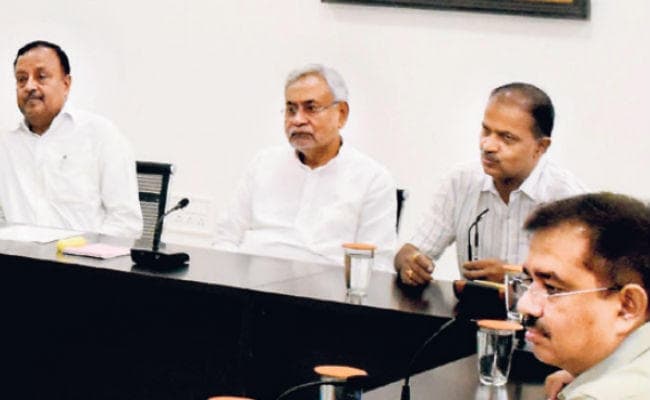 पटना : सुखाड़ की स्थिति को लेकर समीक्षा बैठक, सीएम नीतीश कुमार ने प्रखंडवार पेयजल समस्या का सर्वे करने का दिया निर्देश