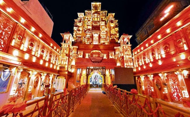 दुर्गा पूजा पंडाल: कोलकाता में देखें पद्मावत का चित्तौड़गढ़ किला