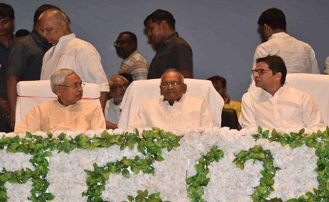 नीतीश की सभा में आरक्षण के मुद्दे पर हंगामा करने वाले युवक को पुलिस ने हिरासत में लिया