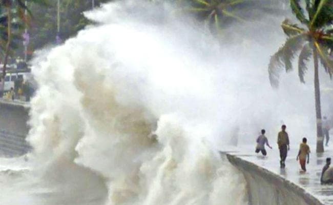 ओड़िशा में कोहराम मचाने के बाद आंध्र प्रदेश में ''तितली'' का तांडव, आठ लोगों की गयी जान