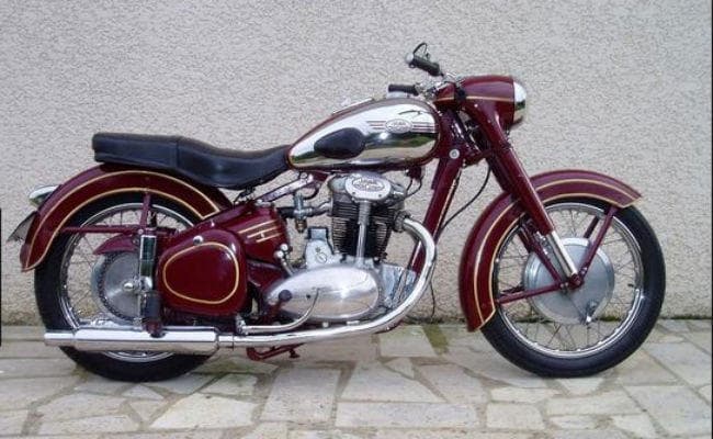 Royal Enfield को टक्कर देने लौट रही है Jawa मोटरसाइकिल, Mahindra अगले महीने करेगी लॉन्च