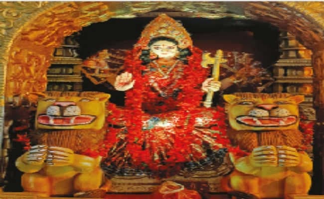 सैकड़ों अखण्ड दीपों से जगमगाया मां नवदुर्गा का दरबार